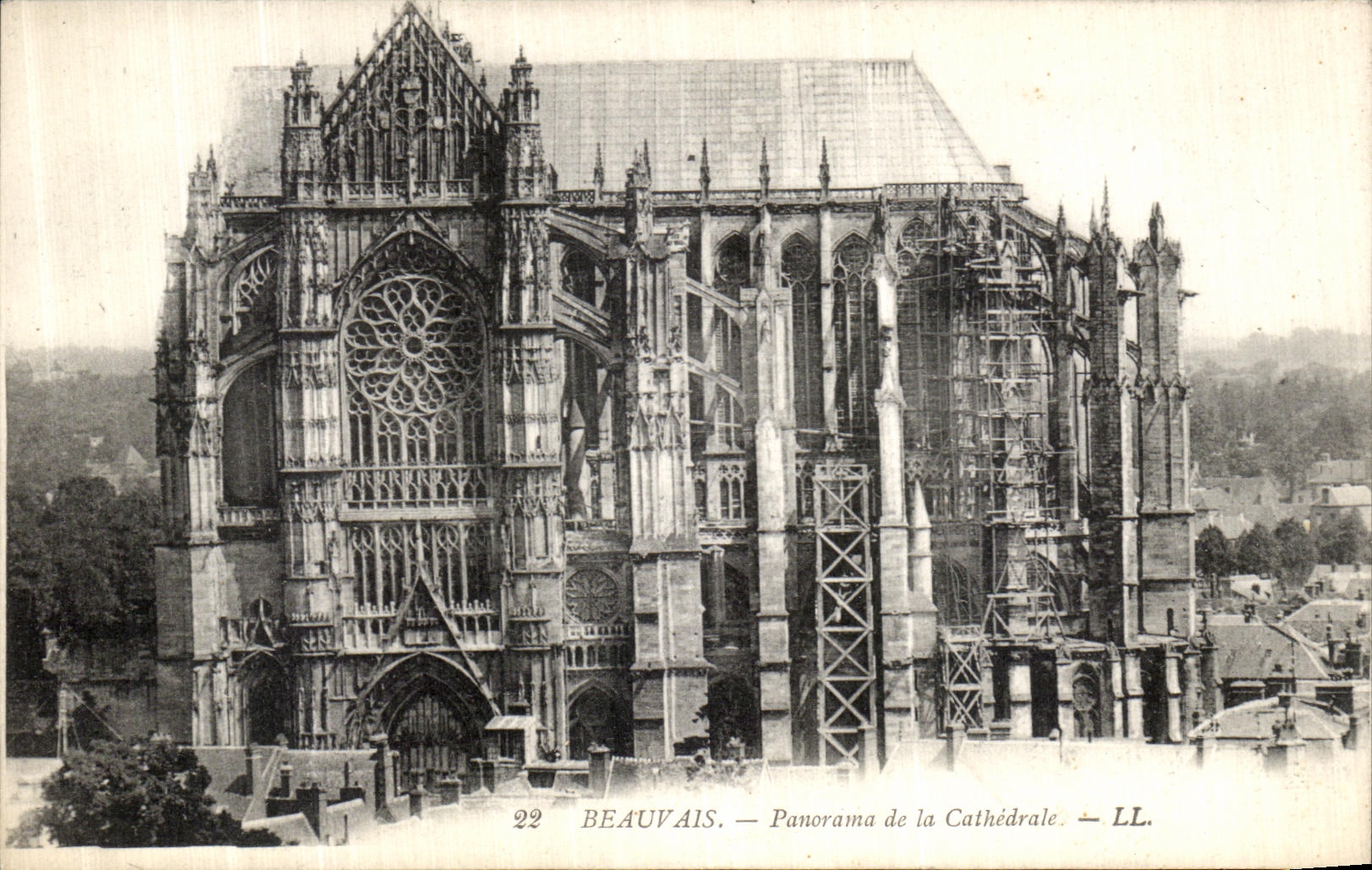 Beauvais — Panorama de la Cathédrale — LL.