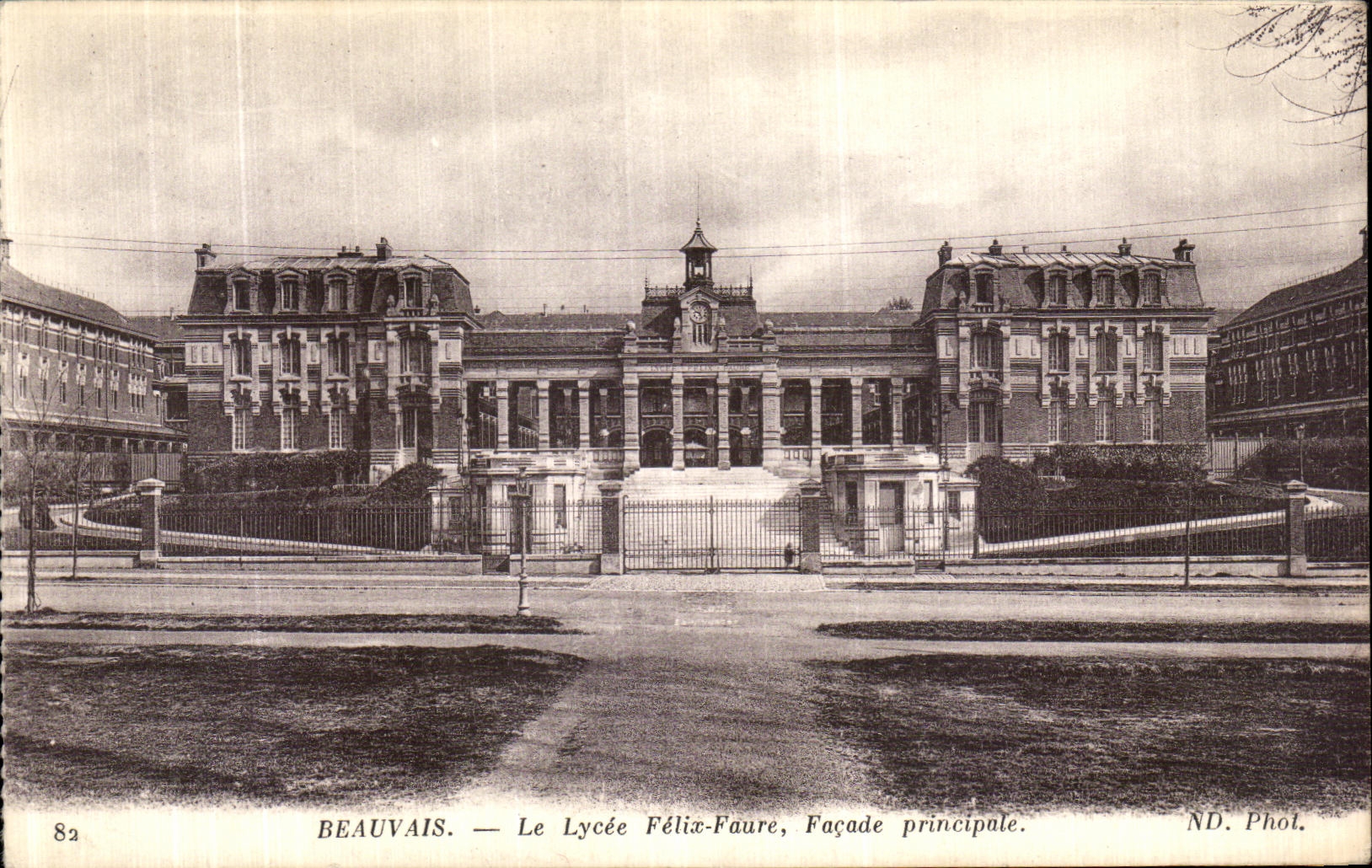 CPA Beauvais La Lycee Felix Faure Facade Principale