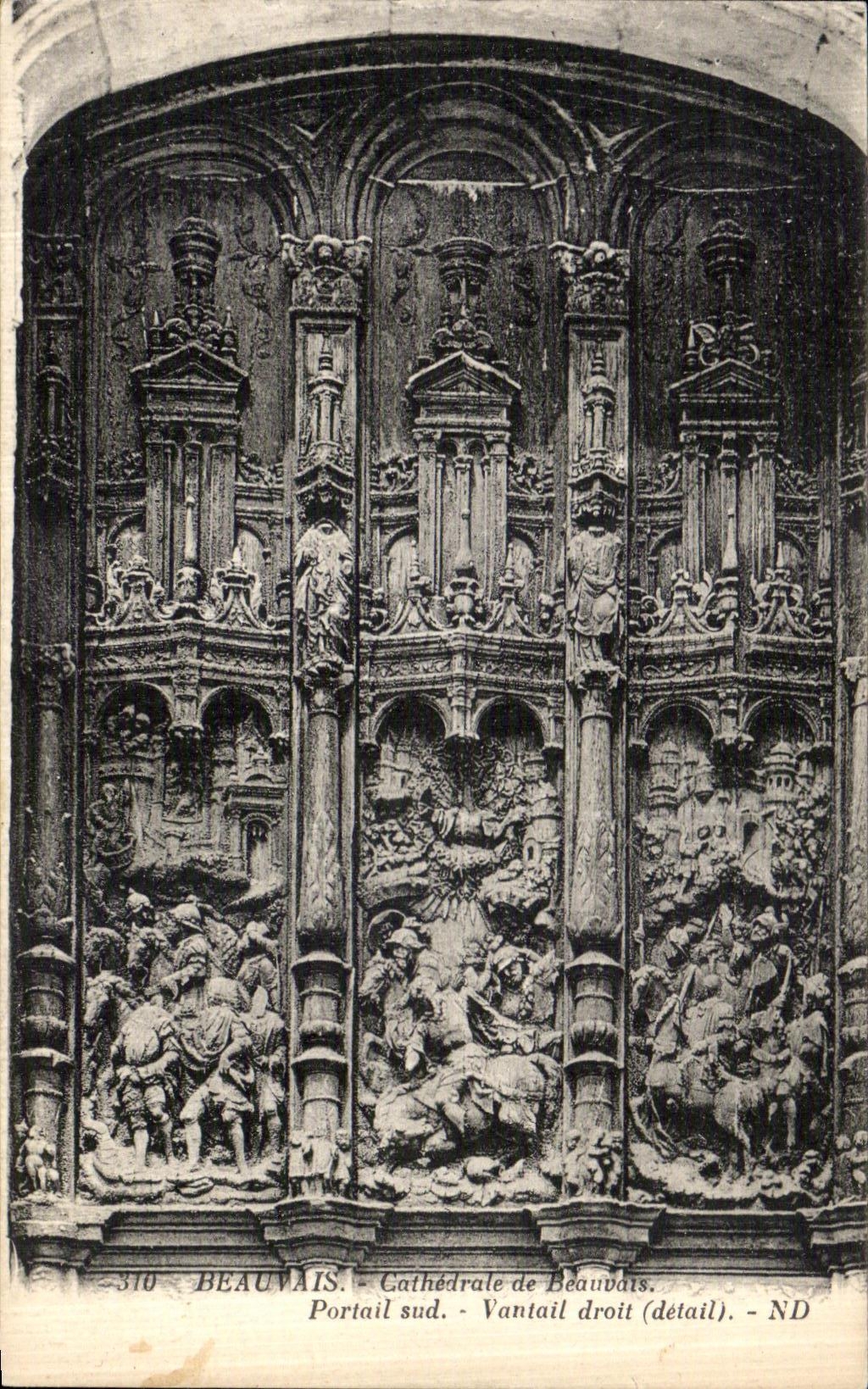 Beauvais - Kathedrale von Beauvais. Südtor - rechte Strebepfeiler (detail)
