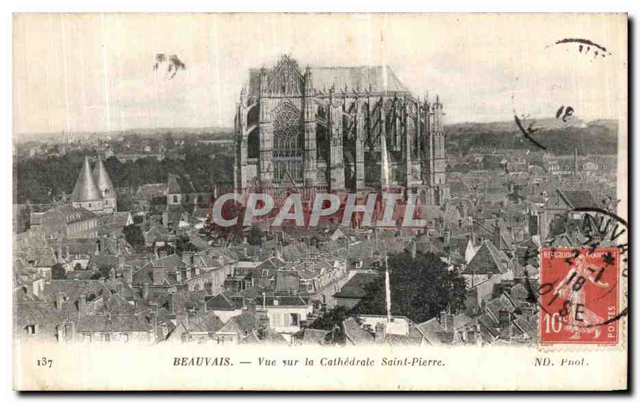 CPA Beauvais Vue sur La Cathedrale Saint Pierre