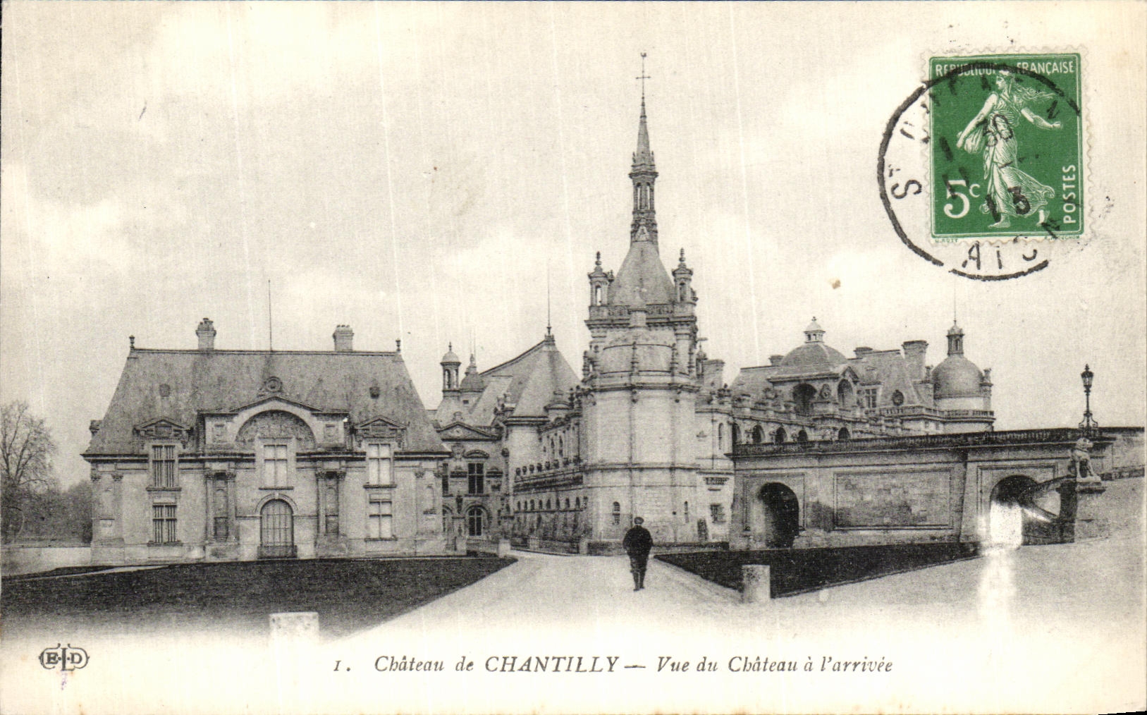 CPA Chateau De Chantilly Vue du Chateau a l entree
