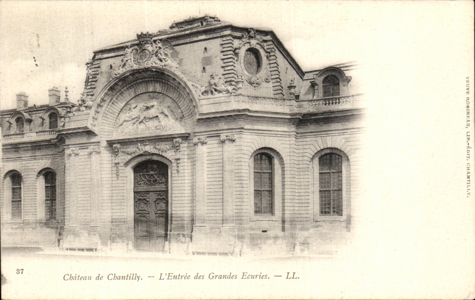 CPA Chateau de Chantilly L Entree des grandes ecuries