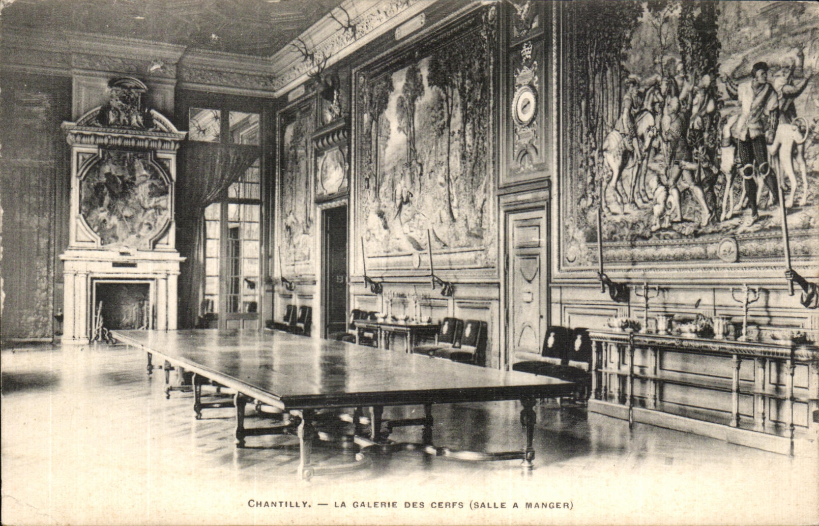 Chantilly — La Galerie des Cerfs (Salle à Manger)