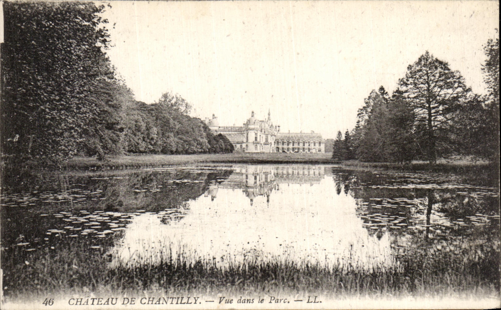 CPA Chateau de Chantilly Vue Dans le Parc