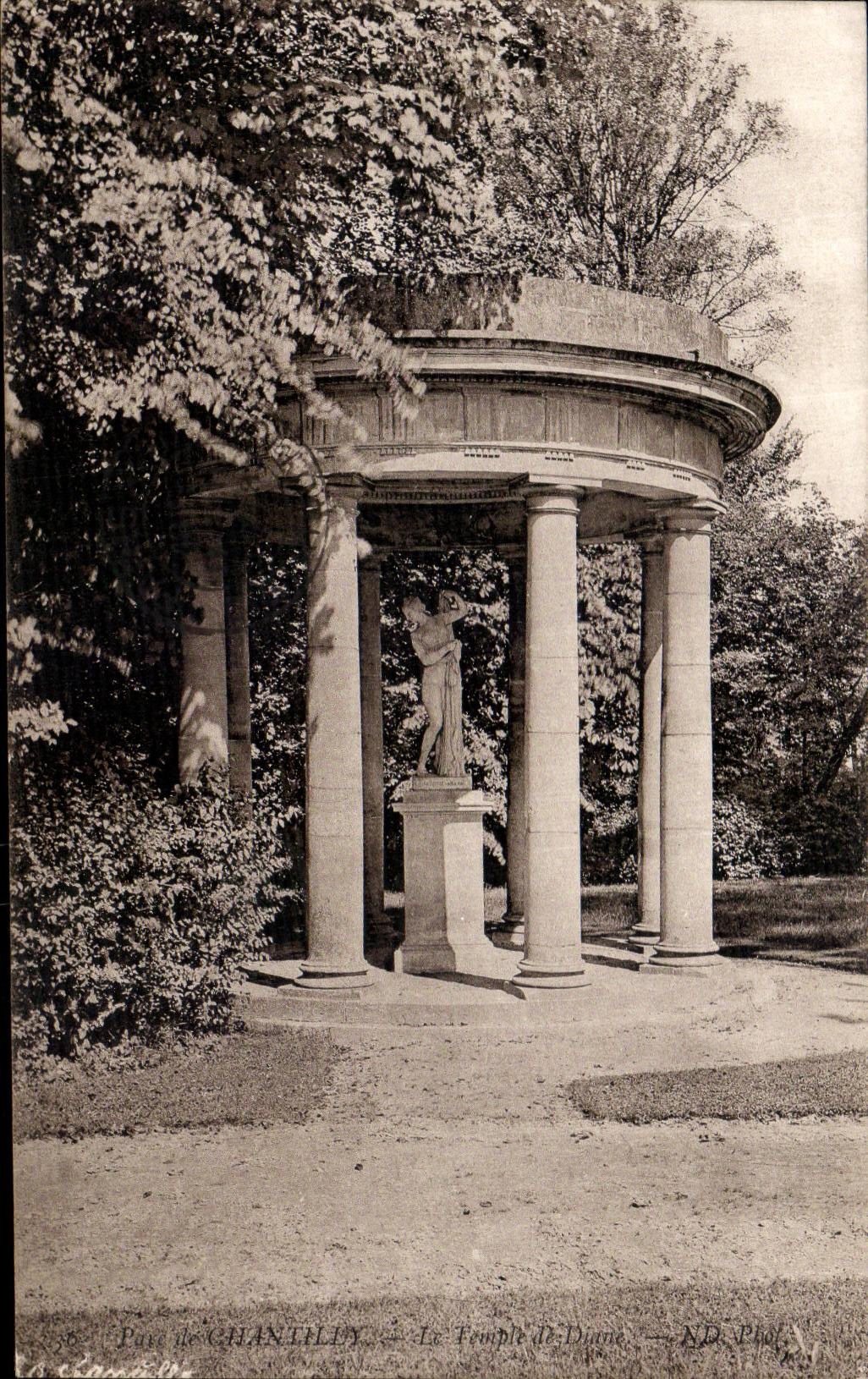 CPA Chateau de Chantilly Le temple de Diane 