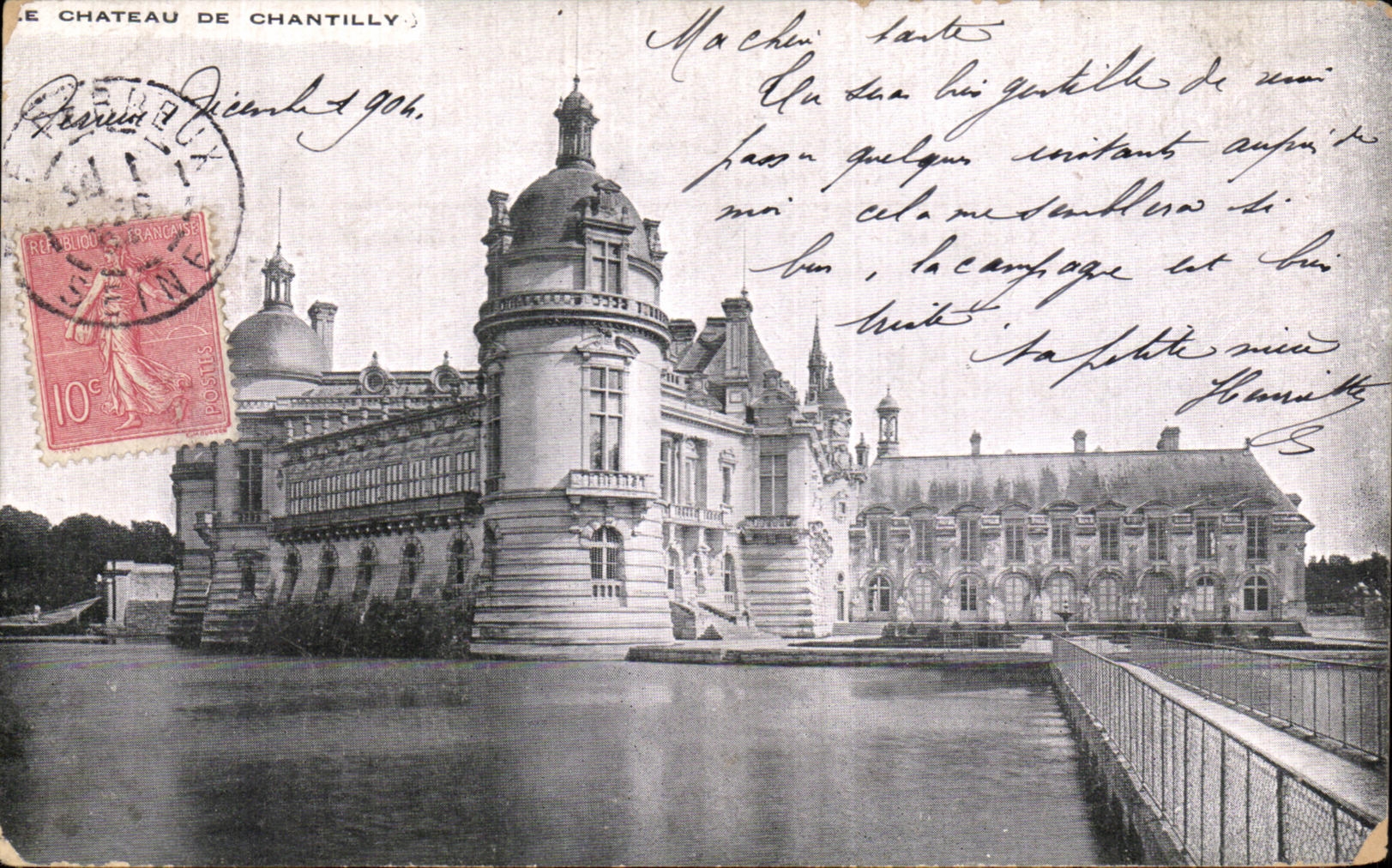 Le Château de Chantilly — vue du château avec étang — éditeur non visible