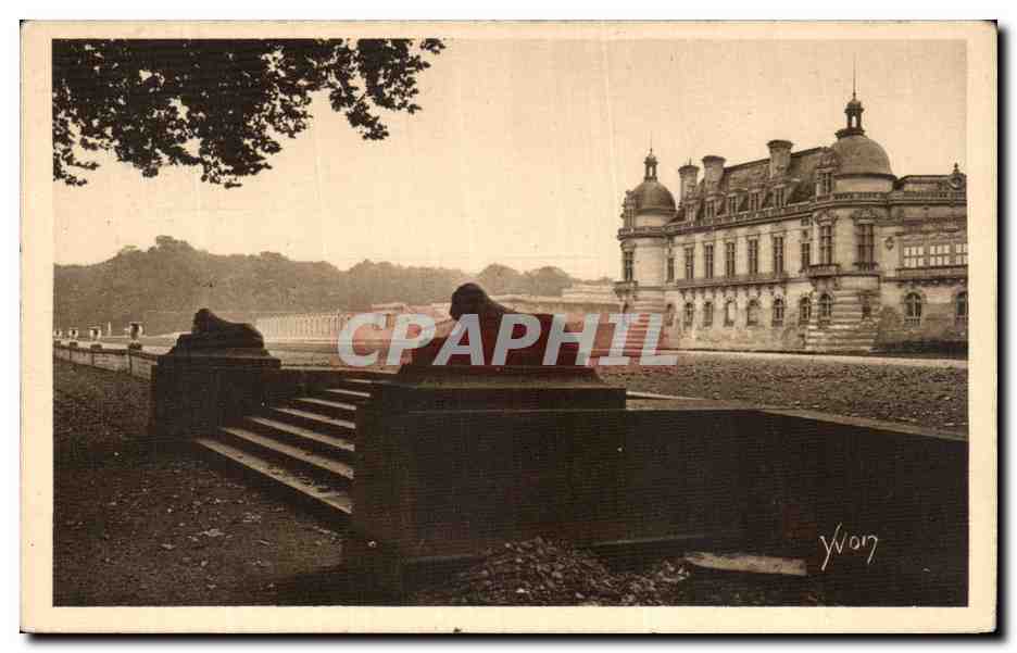 CPA La Douce France Chateau de Chantilly Le chateau vu du parc
