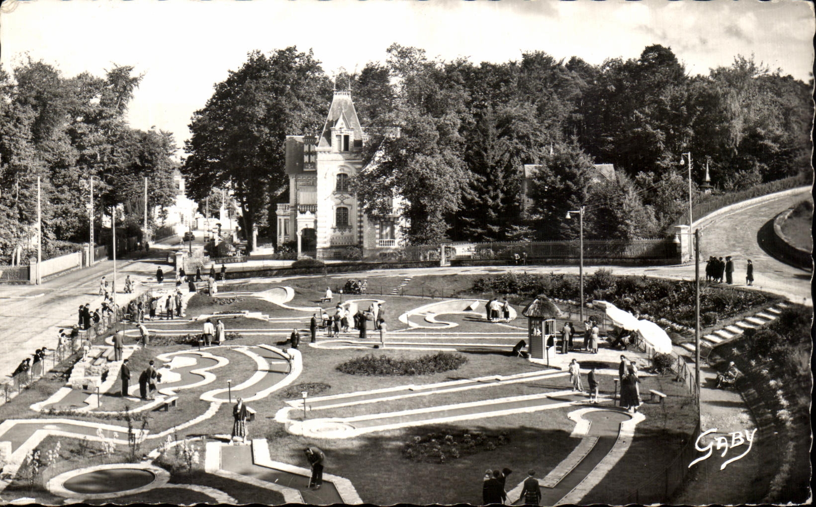 Garden in Bagnoles-de-l'Orne — panoramic view — Gaby