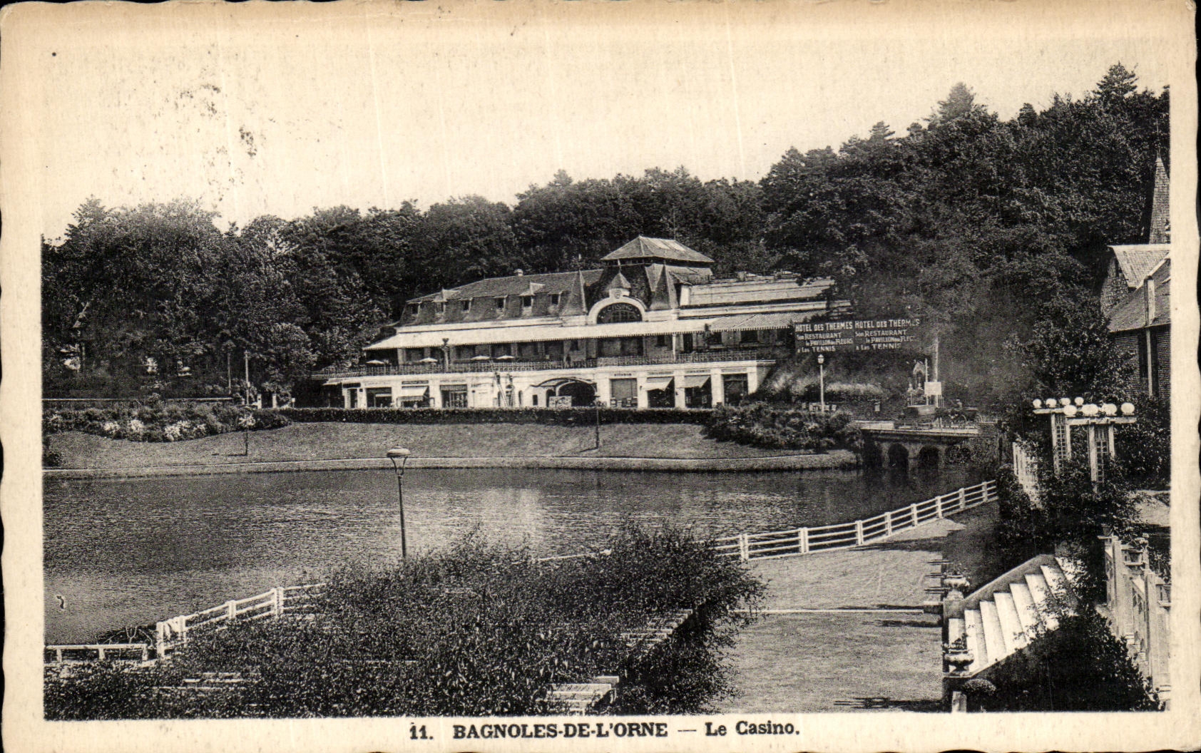 Bagnoles-de-l'Orne — Le Casino — Hôtel des Thermes, Restaurant, Terrain de Tennis