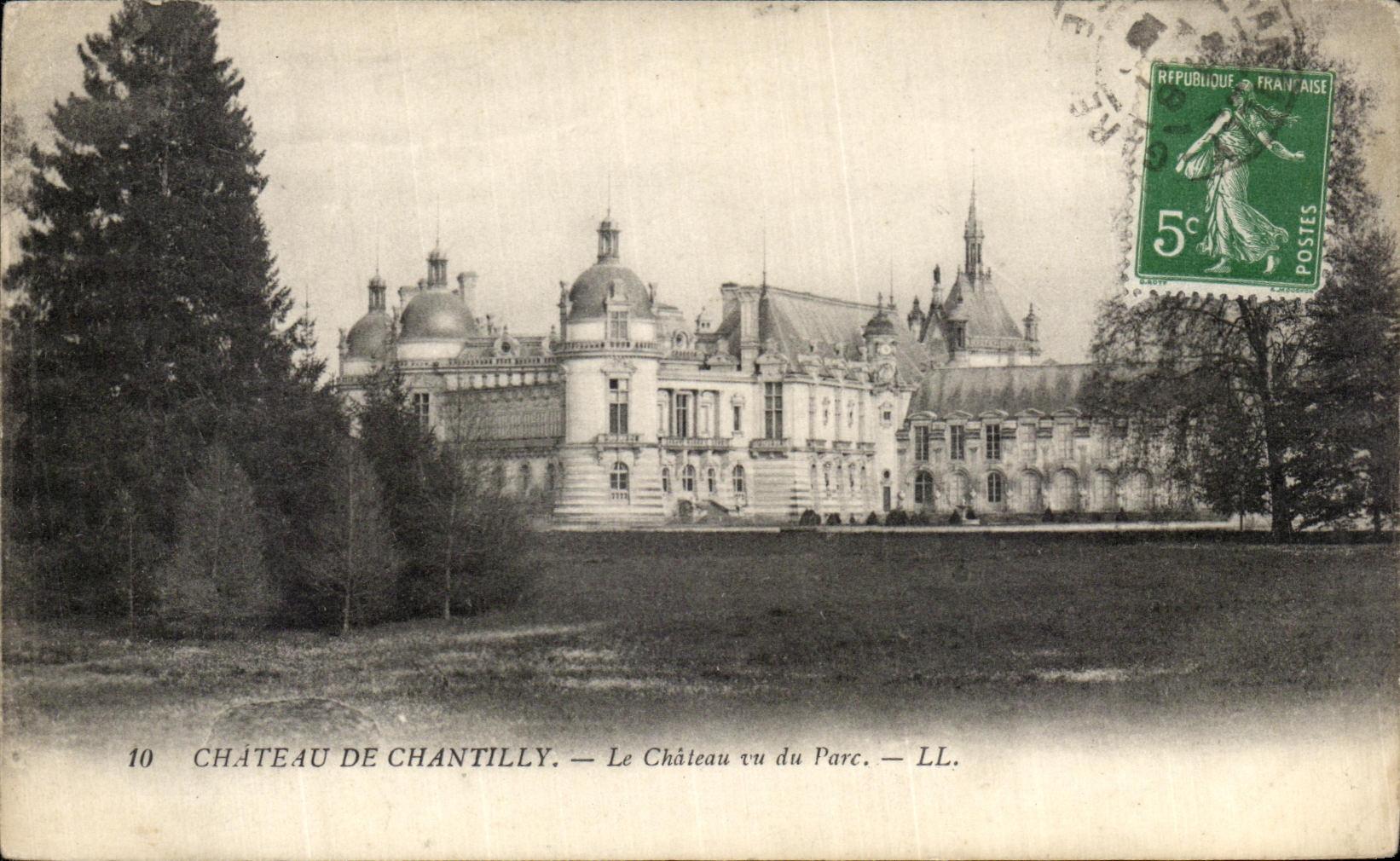 CPA Chateau De Chantilly Le Chateau Vu du Parc