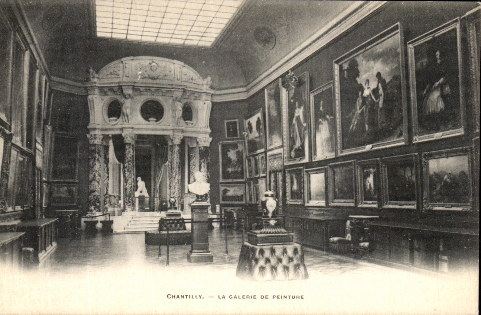 Chantilly — La Galerie de Peinture — Phototypie A. Brago, Paris