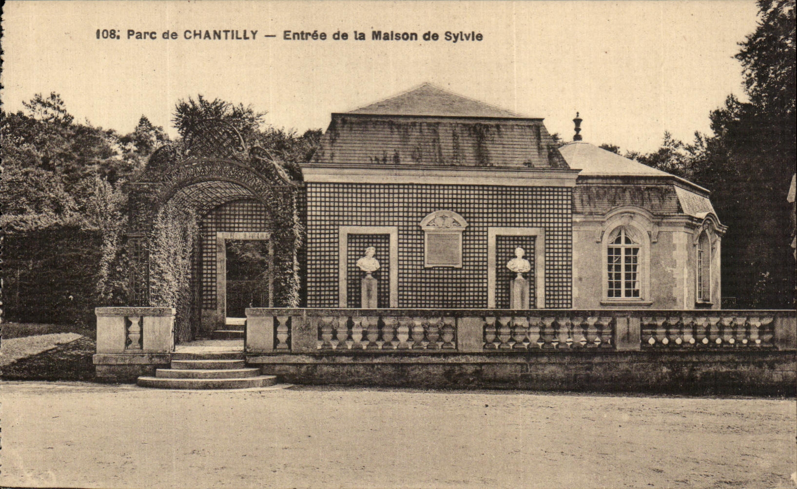 Parc de Chantilly — Entrée de la Maison de Sylvie — A. BOURDIN, VERAILLES