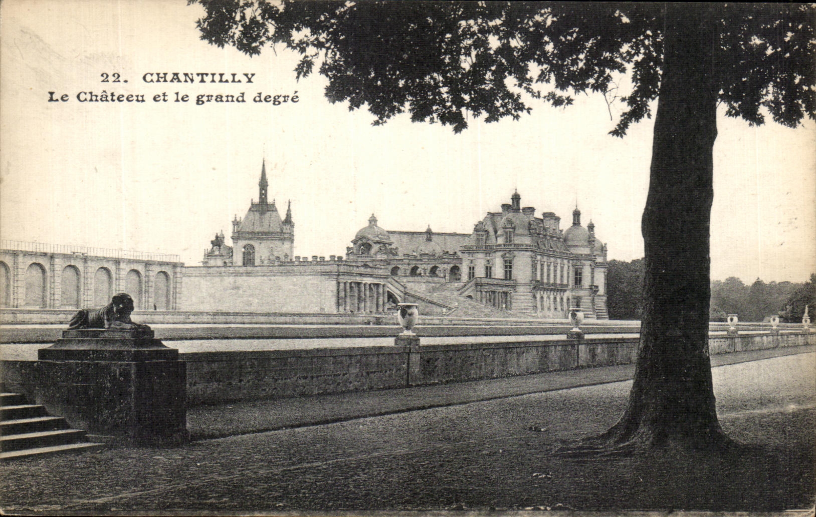 Chantilly — Le Château et le grand degré — A. Bourdier, Versailles