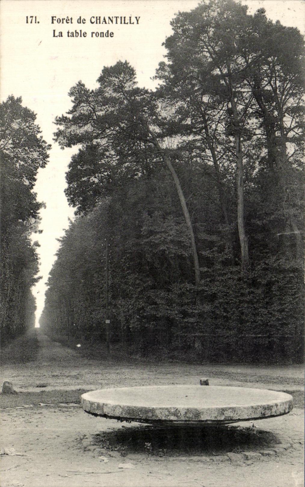 Forêt de Chantilly — La table ronde — Héliotypie A. Bourdier, Versailles