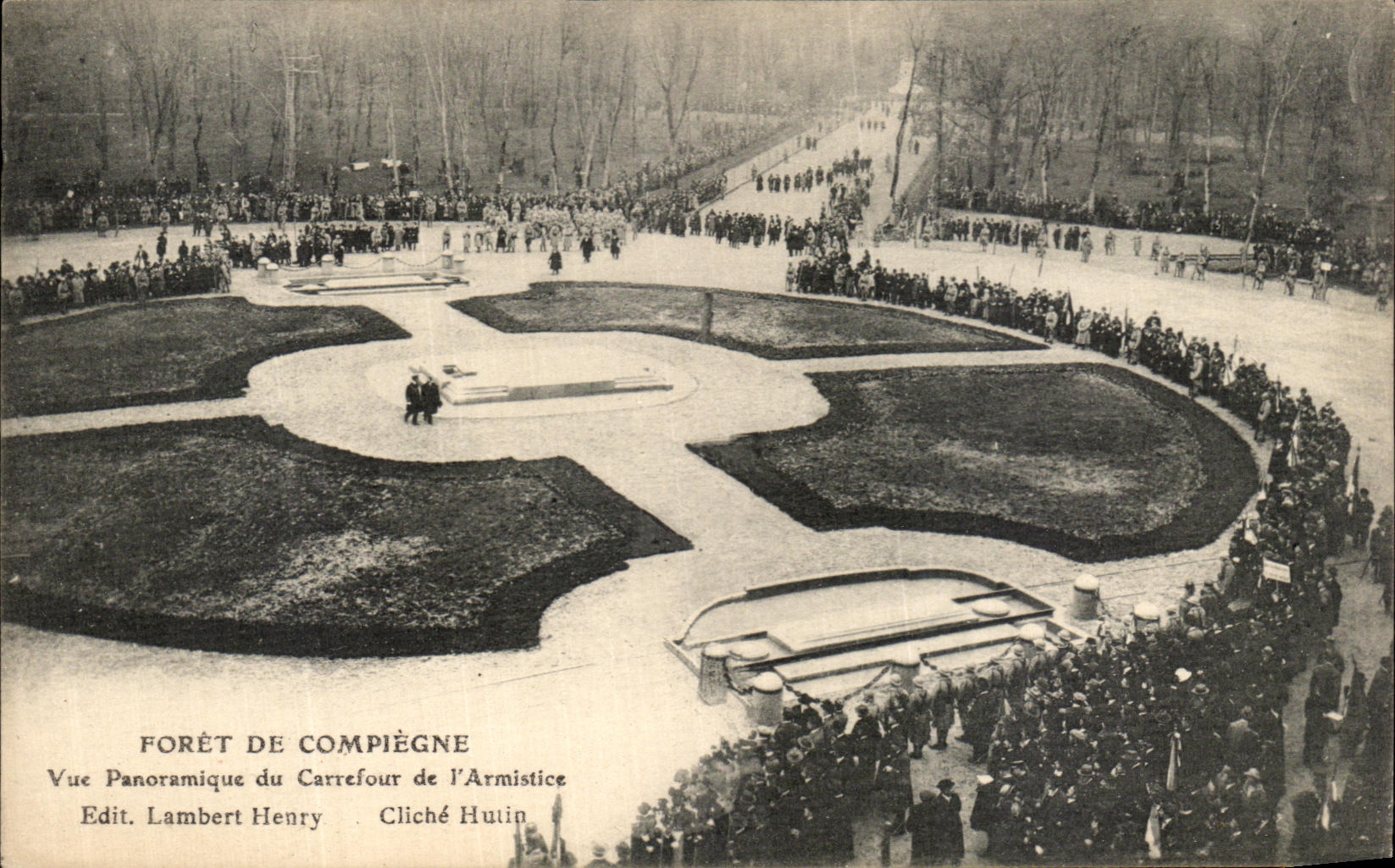 CPA Forte De Compiegne Vue panoramique du carrefour de l armistice Militaria