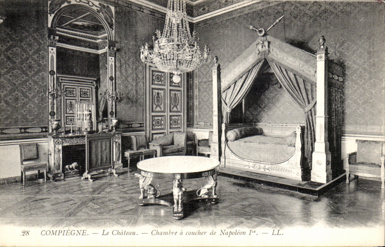 Compiègne — Le Château — Chambre à coucher de Napoléon Ier — LL.