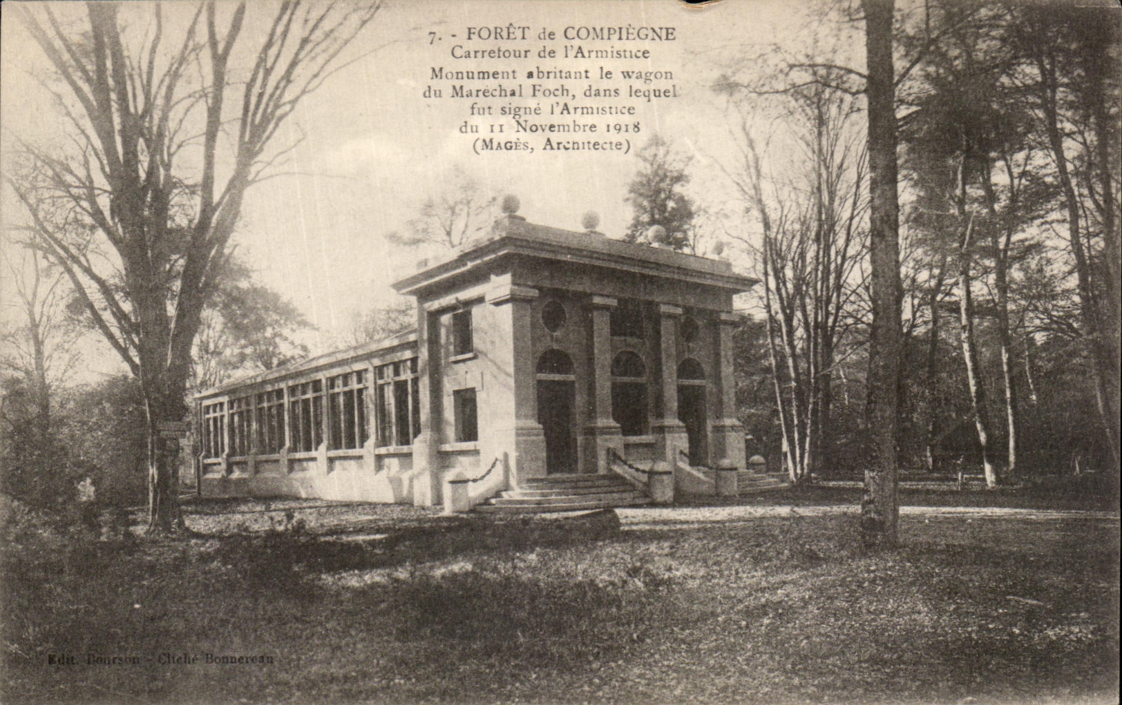CPA Foret de Compiegne Carrefour de l armistice