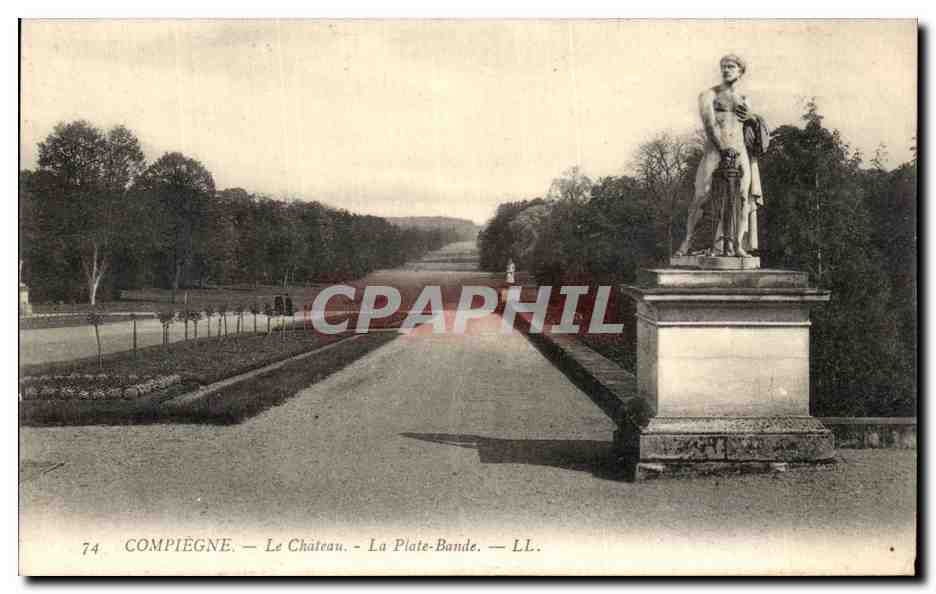 CPA Compiegne Le Chateau La plate bande