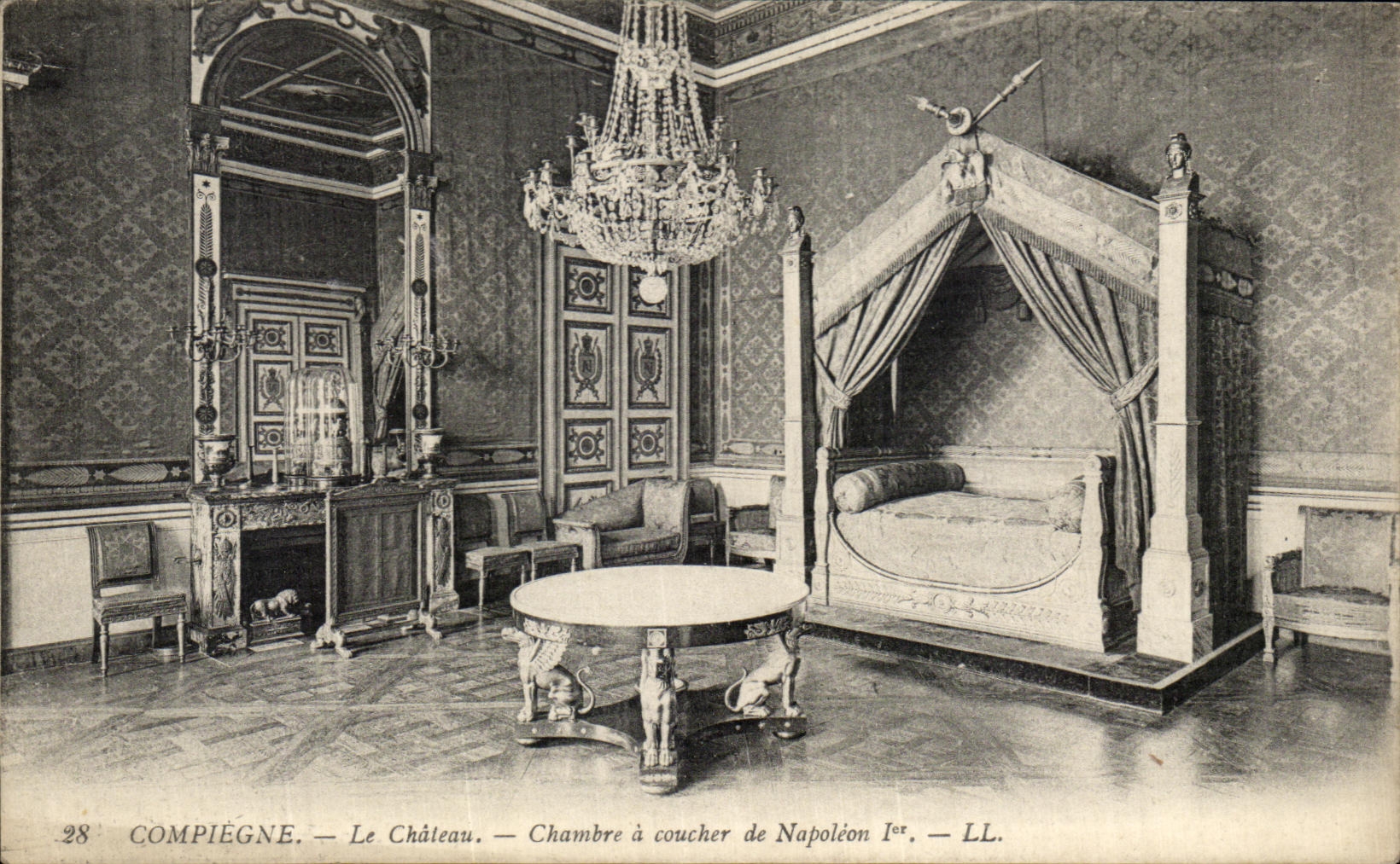 CPA Compiegne Le Chateau Chamber a Coucher de Napoleon 1er