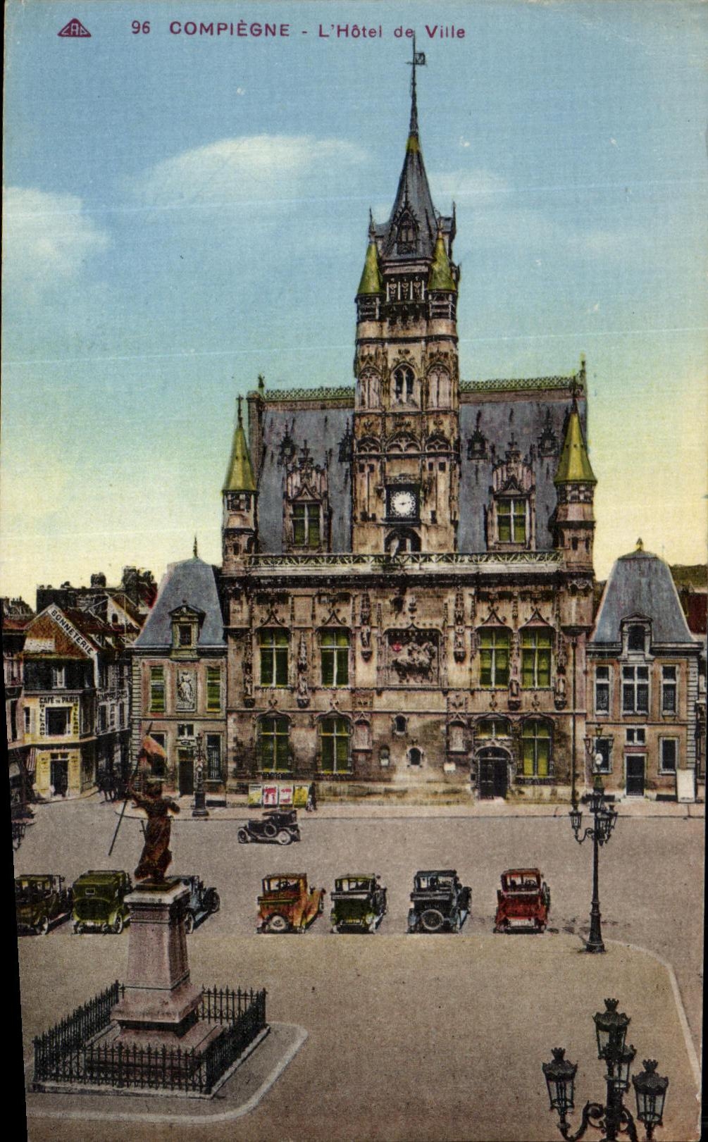 CPA Compiegne L hotel de Ville