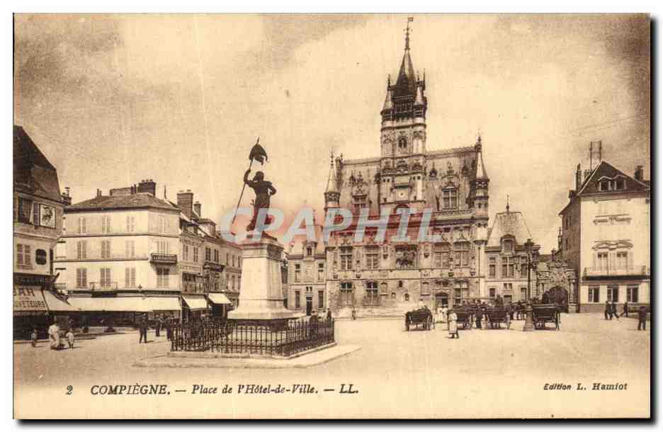 CPA Compiegne Place de L Hotel de Ville