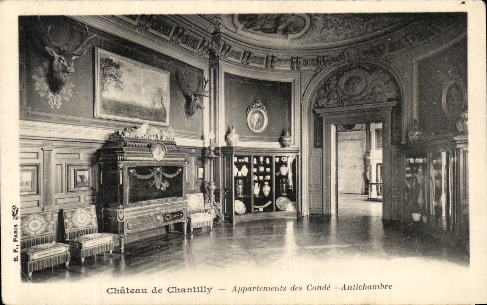 Château de Chantilly — Appartements des Condé — Antichambre — B.F. Paris