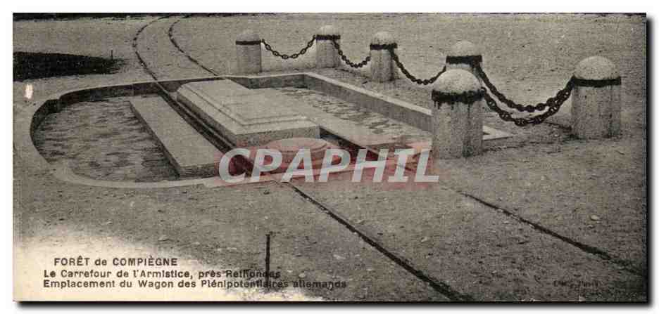 CPA Compiegne Carrefour de l armistice pres Rethondes Militaria