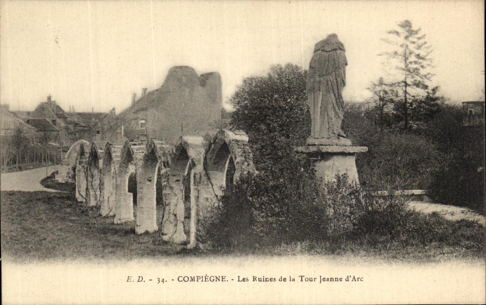 CPA Compiegne Les Ruines de la Tour Jeanne d Arc