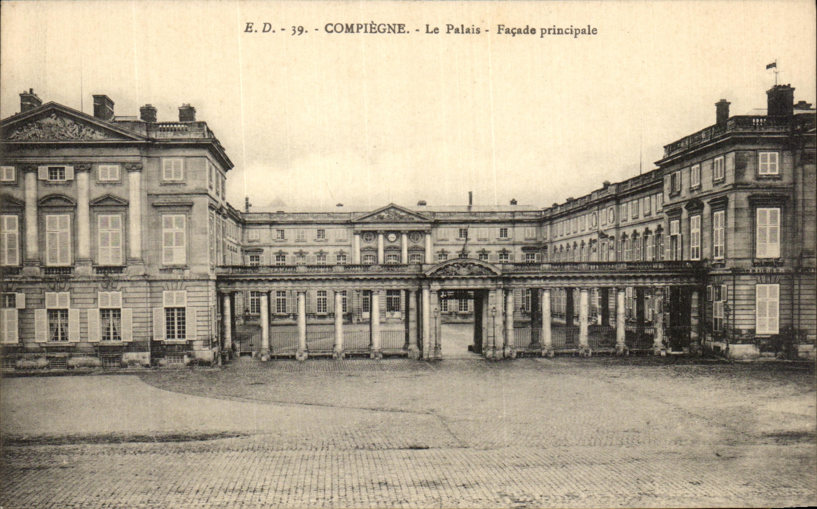 CPA Compiegne Le Palais Facade Principale