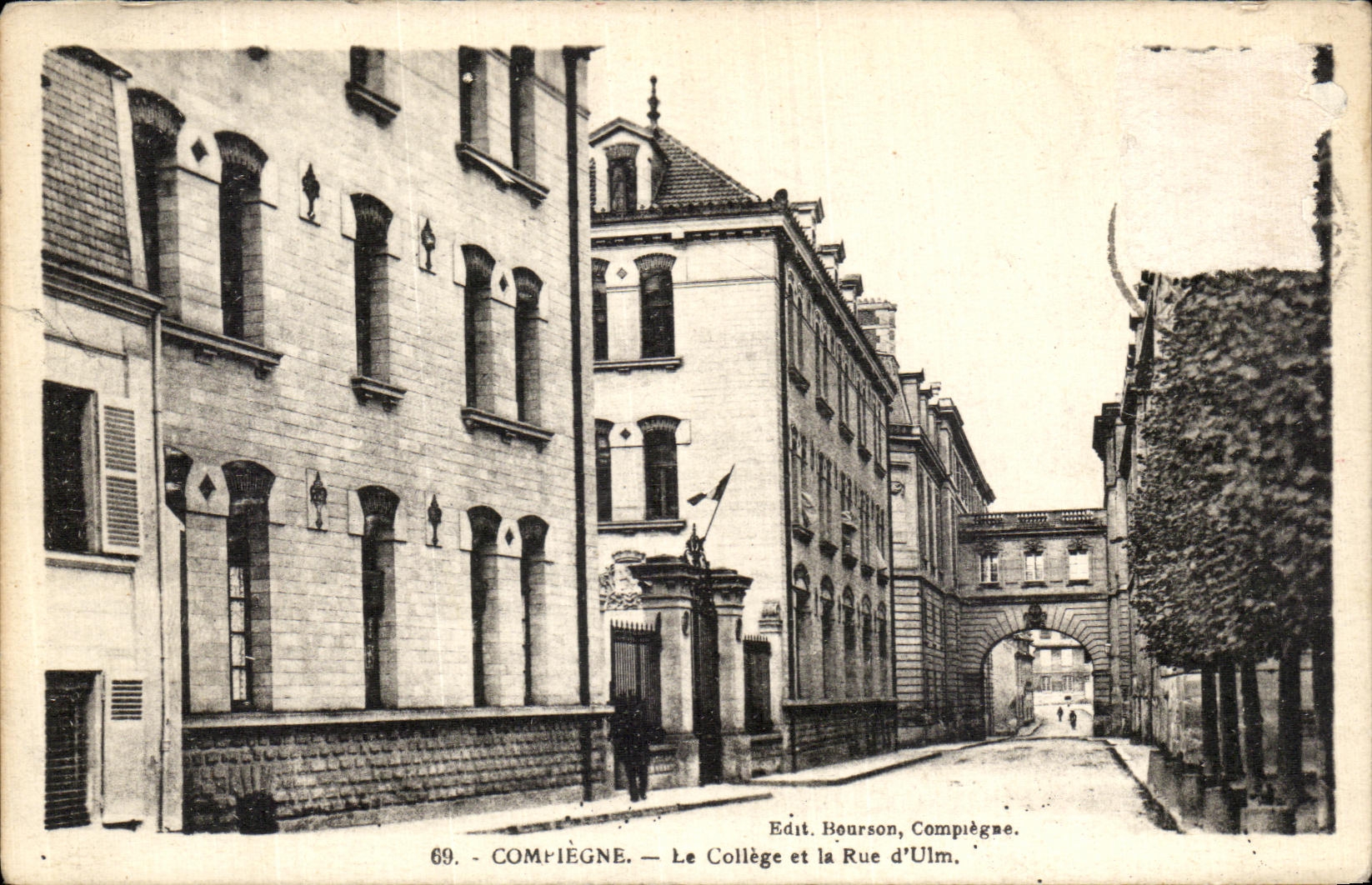 CPA Compiegne Le College et la Rue d Ulm