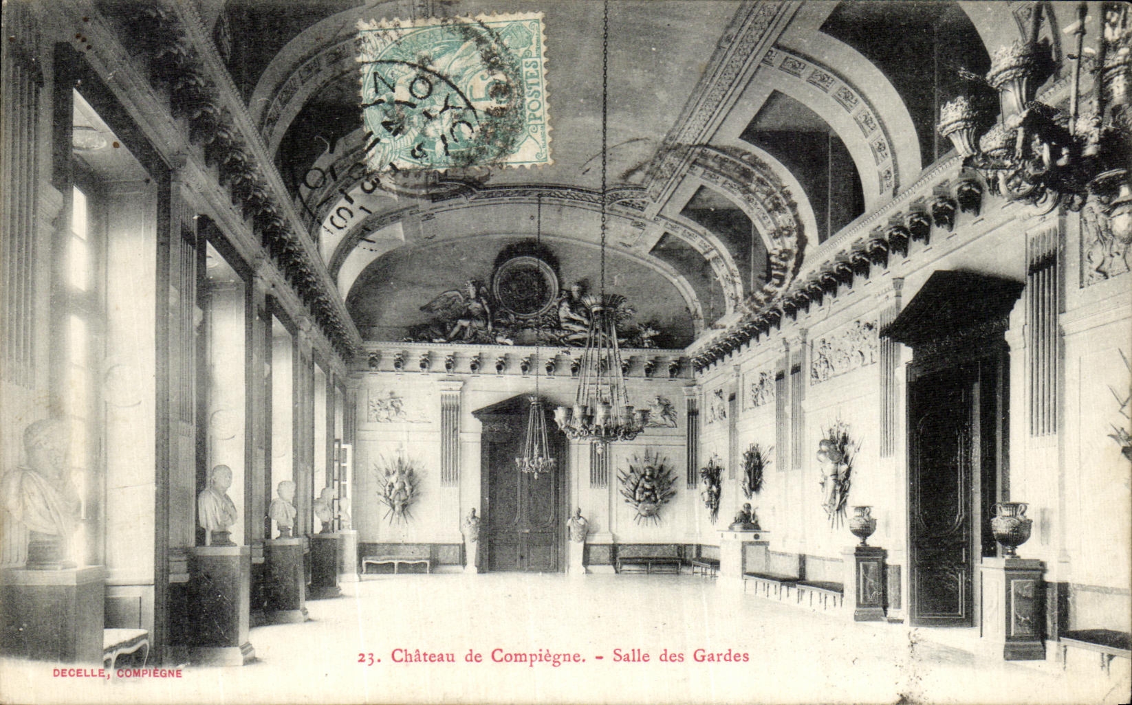 CPA Compiegne Le Chateau Salle des Gardes