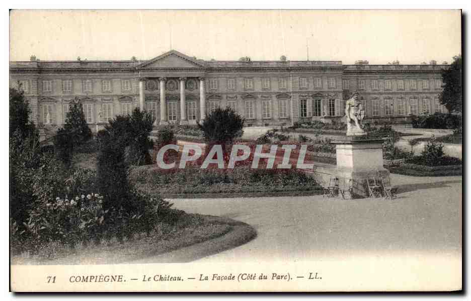 CPA Compiegne Le Chateau La Facade Cote du parc