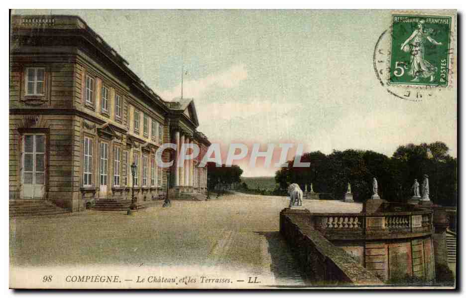 CPA Compiegne Le Chateau et les Terrasses