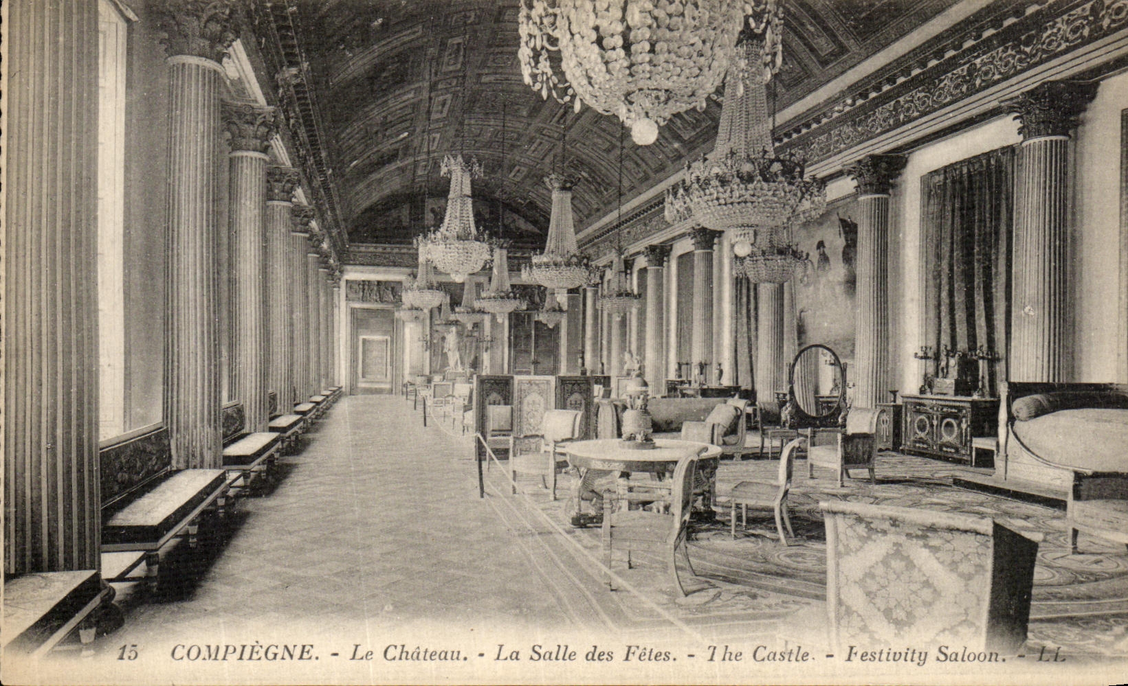 CPA Compiegne Le Chateau La Salle des Feles