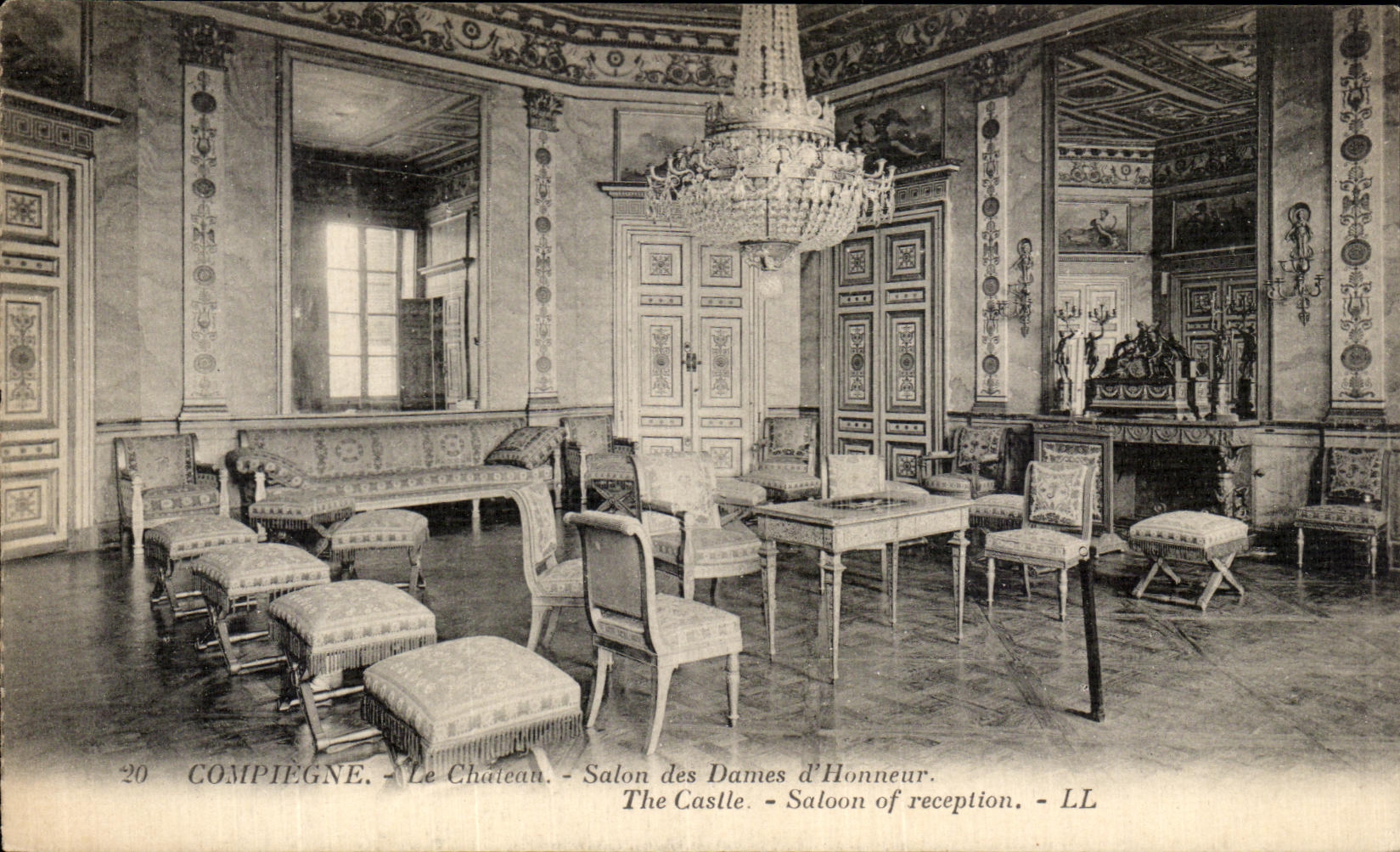 CPA Compiegne Le Chateau Chambre Salon des Dame d Honneur