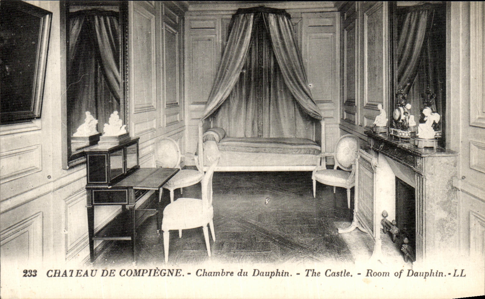 Château de Compiègne — Chambre du Dauphin — LL