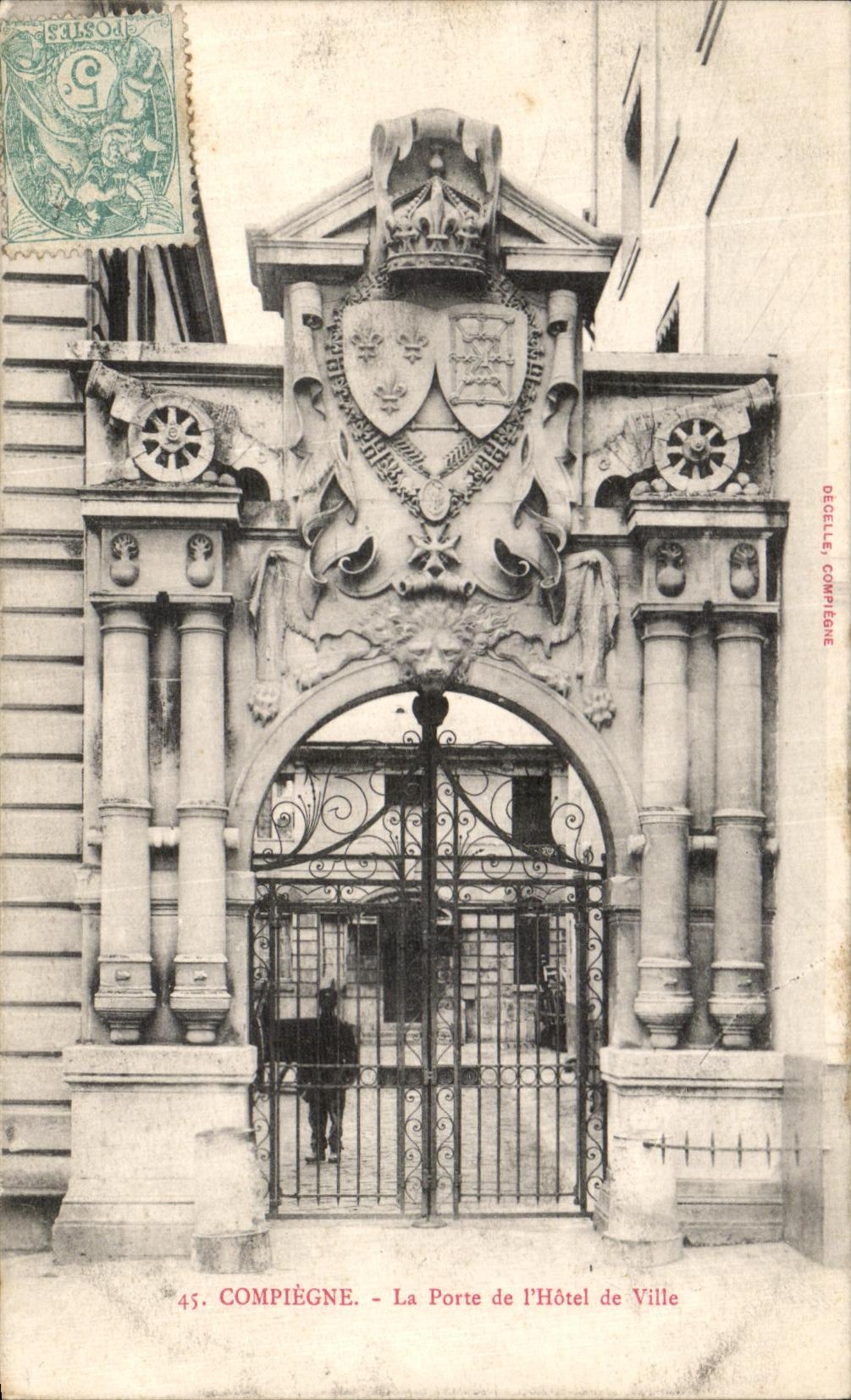 CPA Compiegne La Porte de l Hotel de Ville