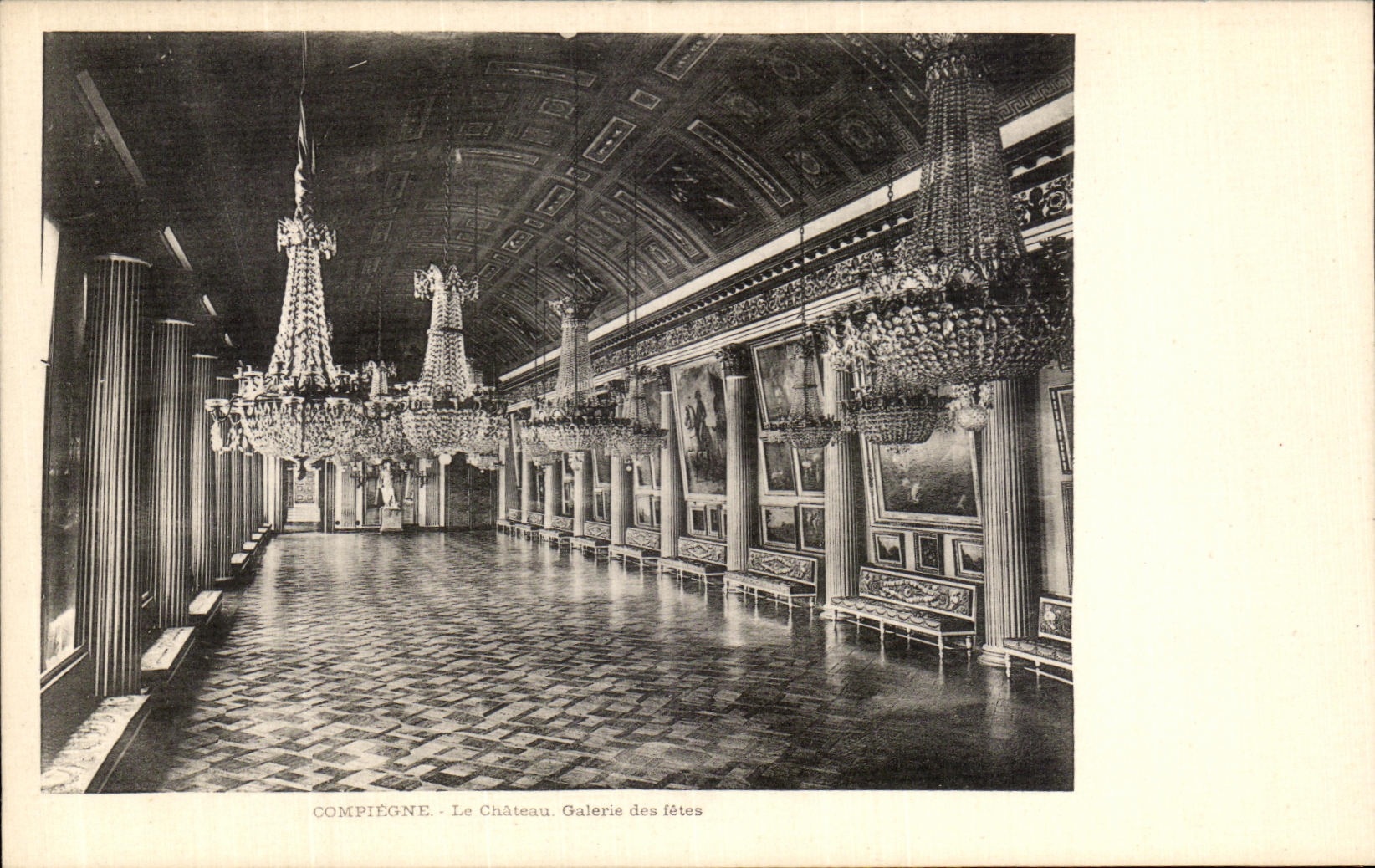 CPA Compiegne Le Chateau Galarie des Fetes