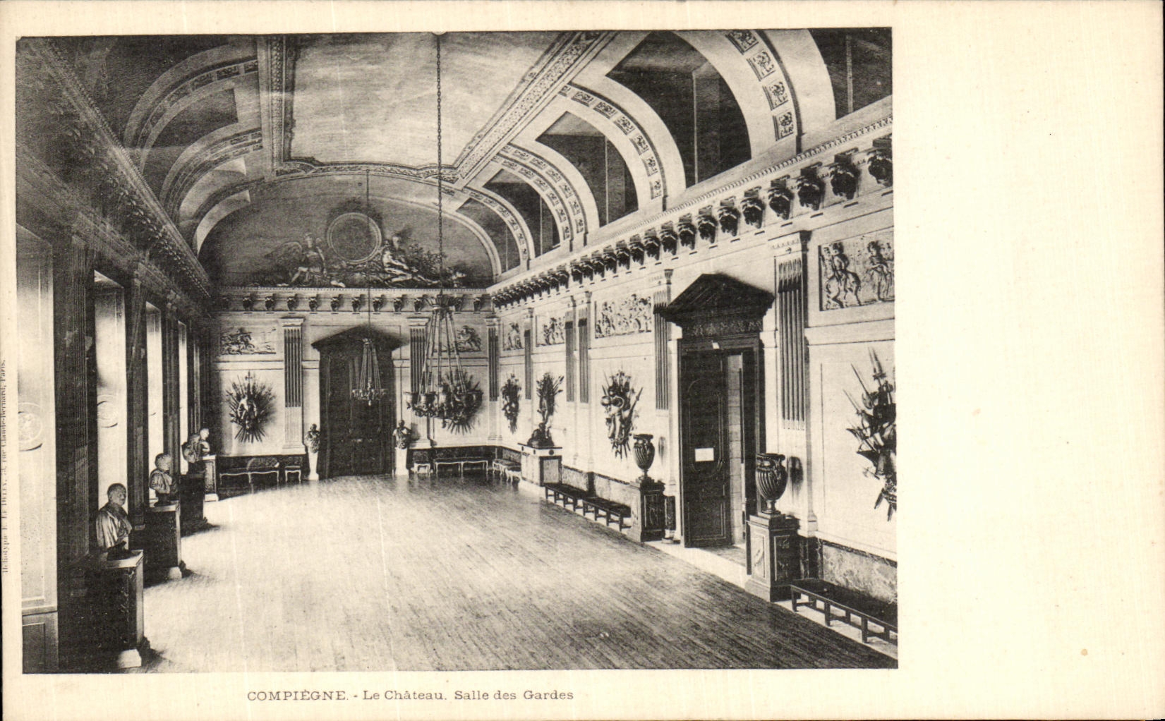 CPA Compiegne Le Chateau Salle des Gardes