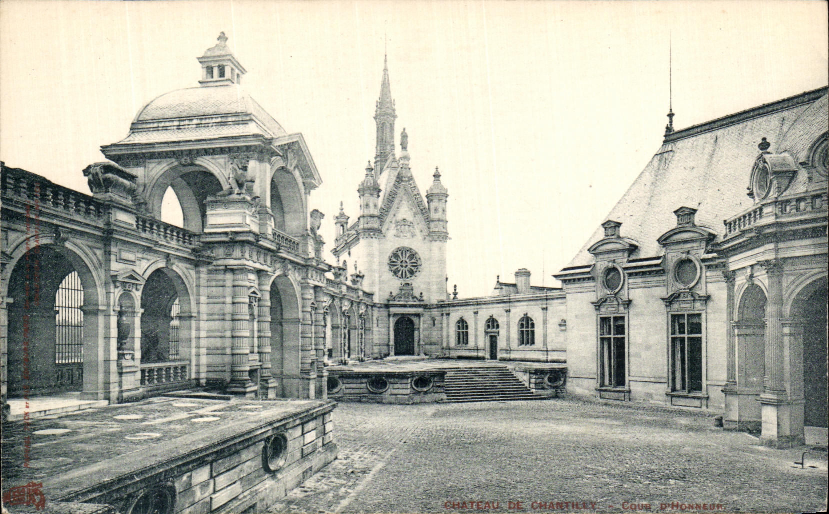 Château de Chantilly — Cour d'Honneur — Éditeur : CPAPHIL