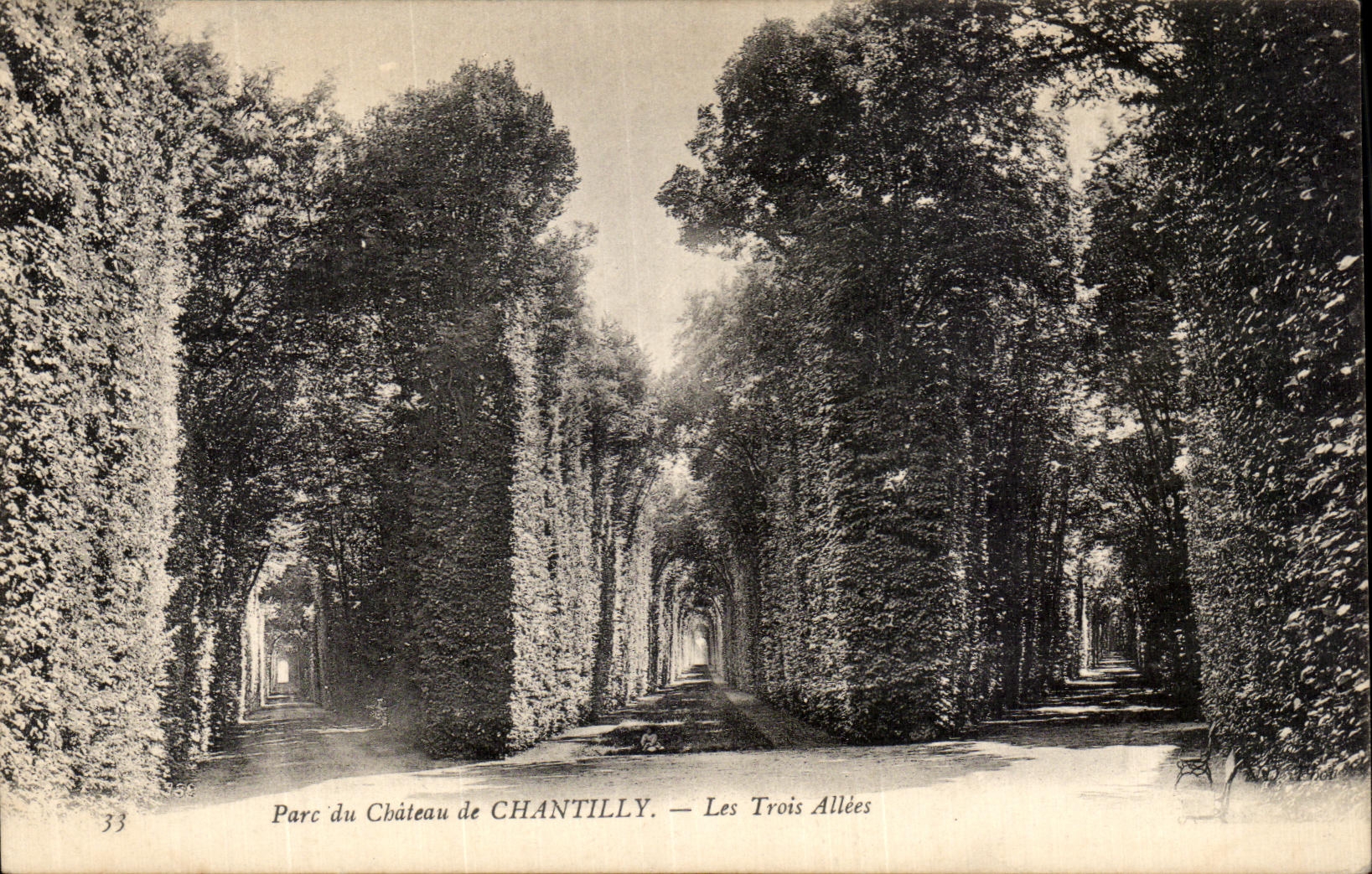 Parc du Château de CHANTILLY — Les Trois Allées — éditeur non identifié, n° 33
