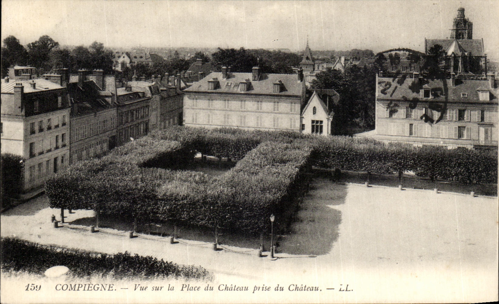 CPA Compiegne Vue Sur La Place du Chateau prise du Chateau