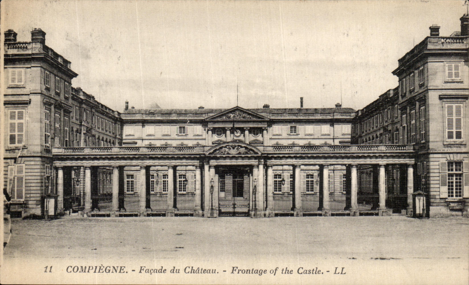 Compiègne - Façade du Château — LL