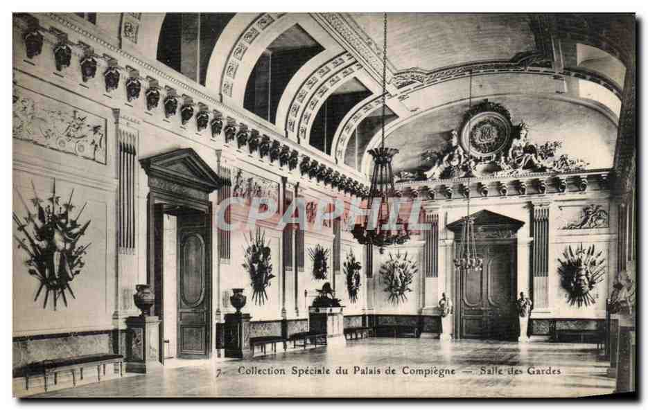 CPA Collection Speciale du Palais de Compiegne Salle des Gardes