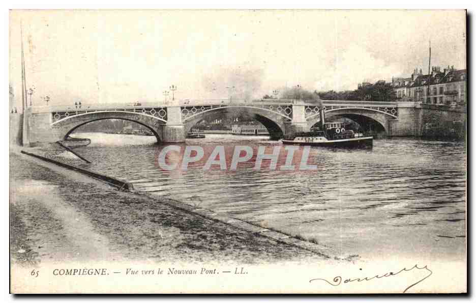 CPA Compiegne Vue Le nouveau pont Bateau