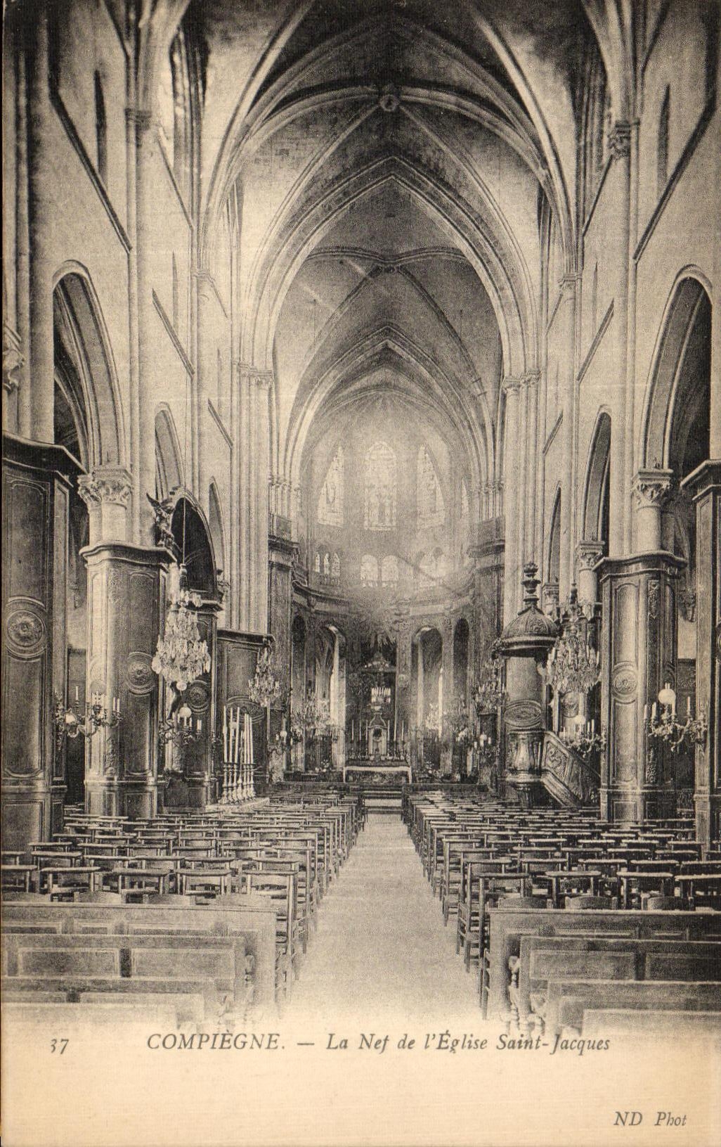 CPA Compiegne La Nef de l eglise Saint Jacques