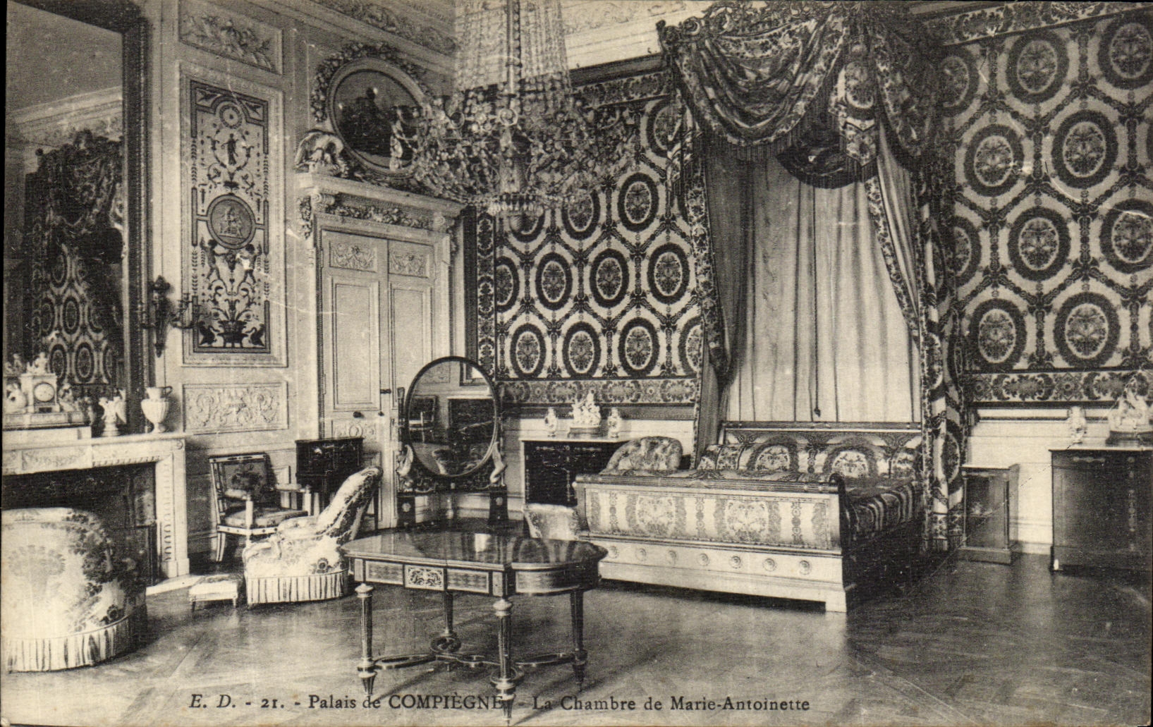 CPA Palais de Compiegne Le Chateau La chambre de Marie Antoinette
