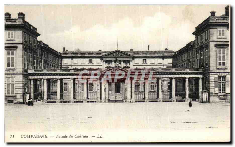CPA Compiegne Facade du Chateau