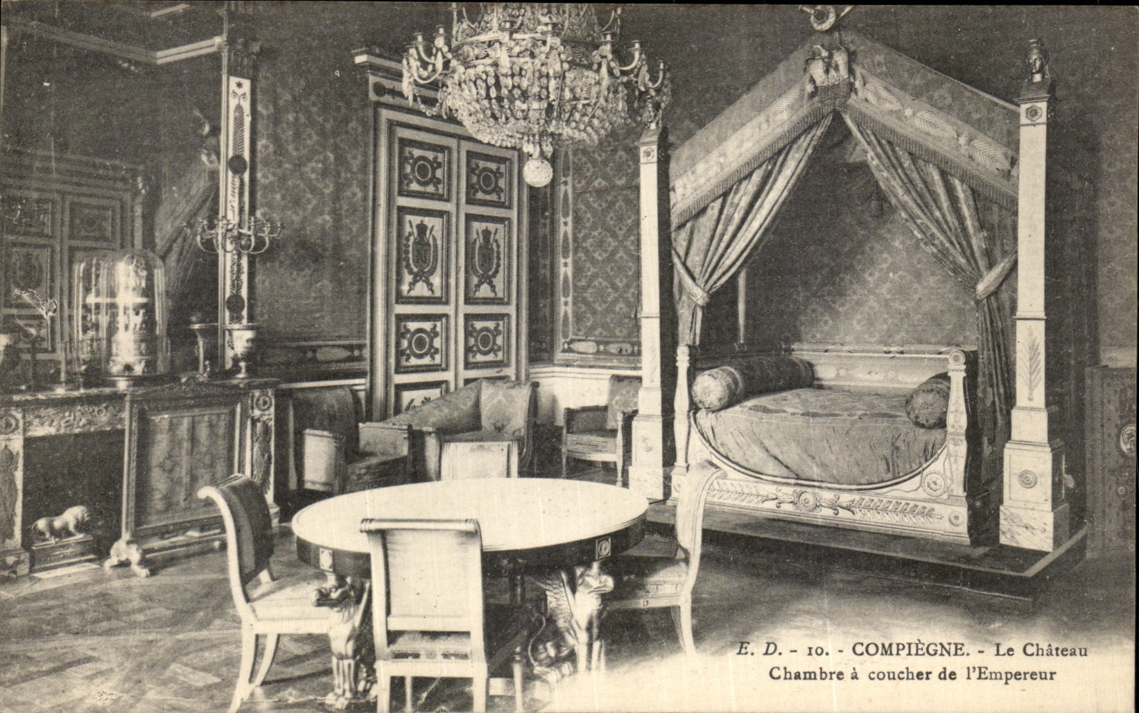 CPA Compiegne Le Chareau Chambre a coucher de l empereur