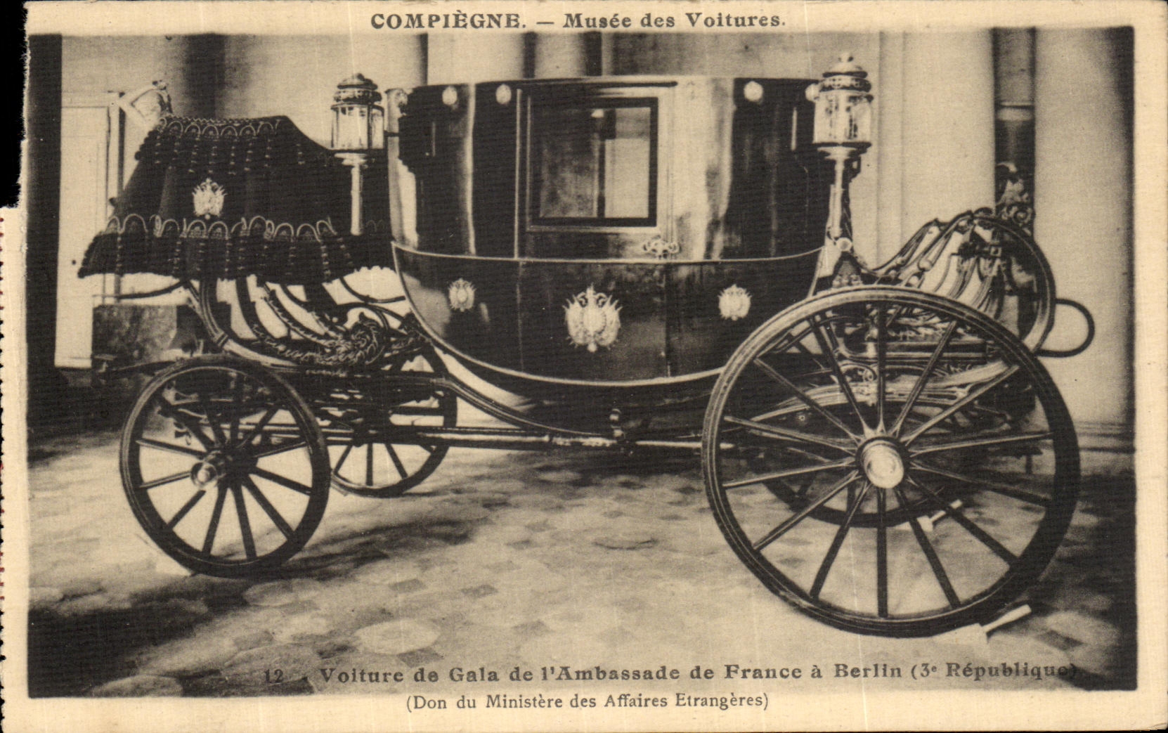 CPA Compiegne Musee Des Voitures Voiture de gala de l ambassade de France a Berlin 